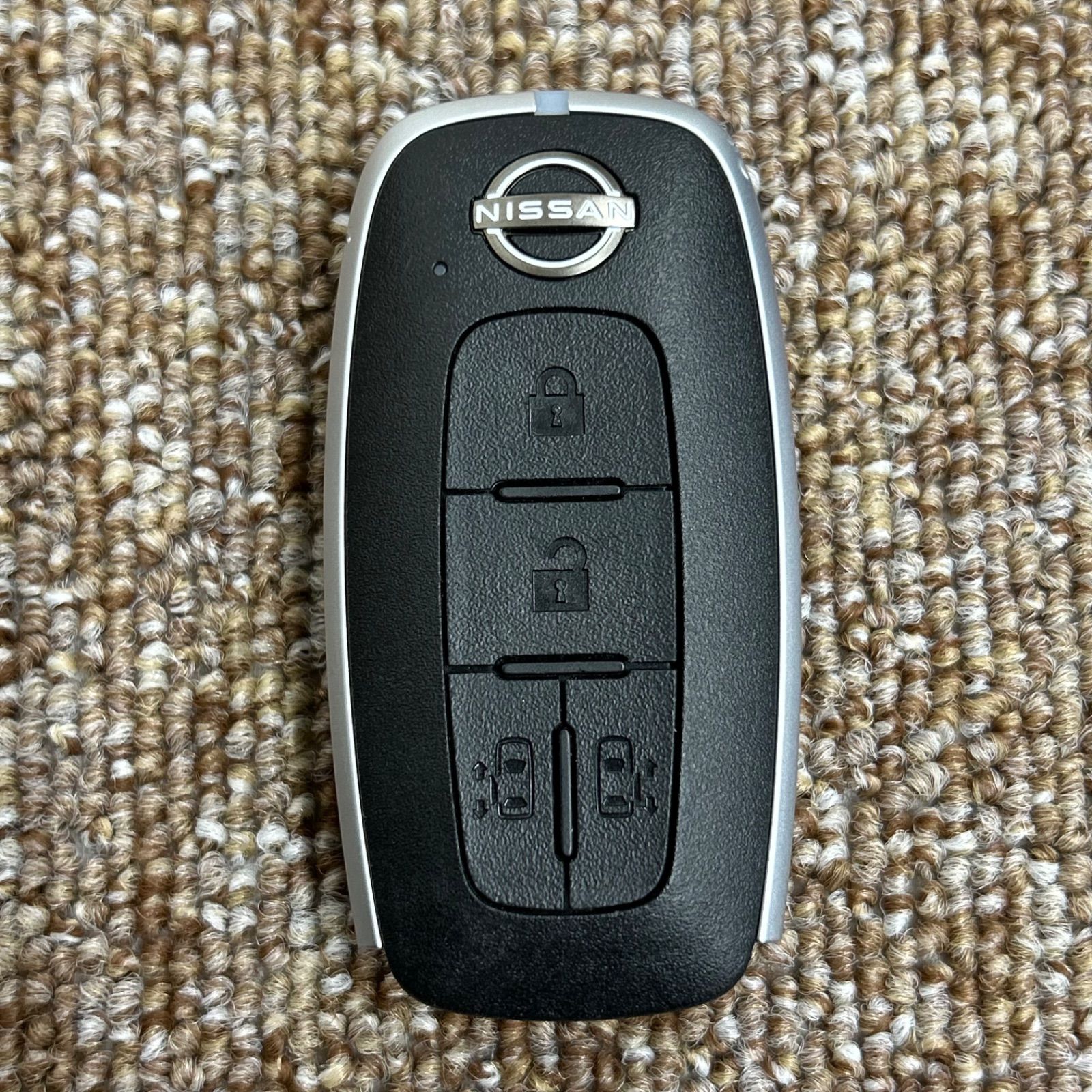 ☆希少☆スマートキー 4ボタン 日産 セレナ 201‐200771 S180146125