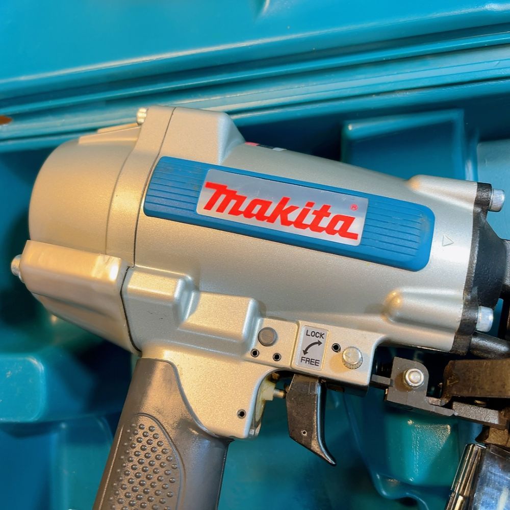 マキタ 釘打ち機 AN711H 75 向かい合わ 鉄砲 makita