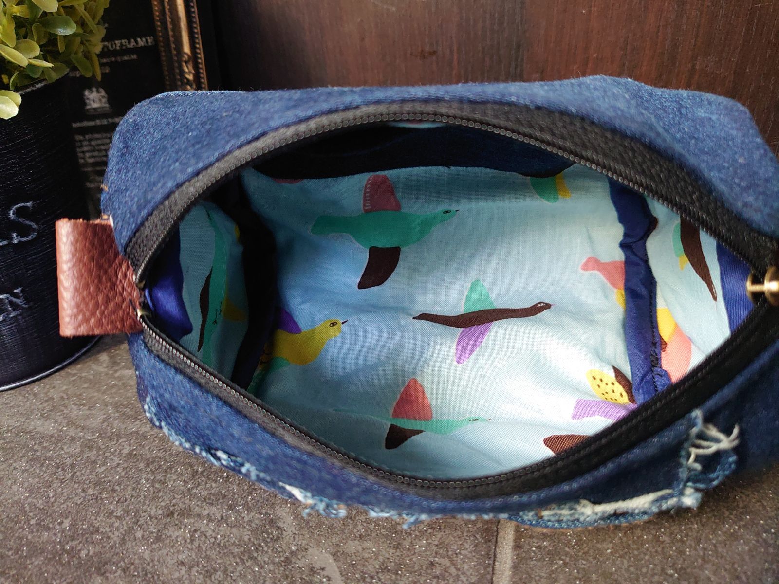 No.185【DENIM✖️PopなBIRDポーチ❇️】デニムリメイクポーチ鳥柄  