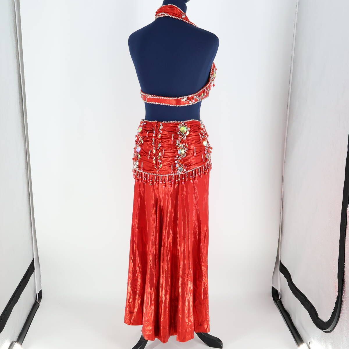 赤いベリーダンス衣装 ビーズ装飾付き 赤いベリーダンス衣装 ビーズ装飾付き ベリーダンス用 オリエンタル