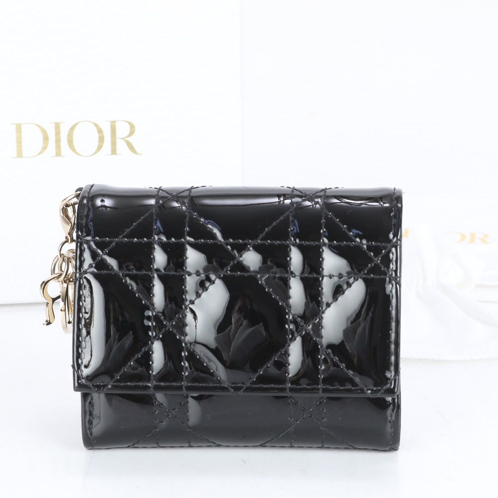 Dior ディオール 三つ折り財布 カナージュ チャーム ラムレザー Dior ディオール 三つ折り財布 カナージュ チャーム ラムレザー