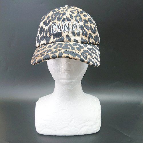 GANNI ヒョウ柄 キャップ ヒョウ柄 Ganni(ガニー) 帽子(レディース) - 海外通販のBUYMA