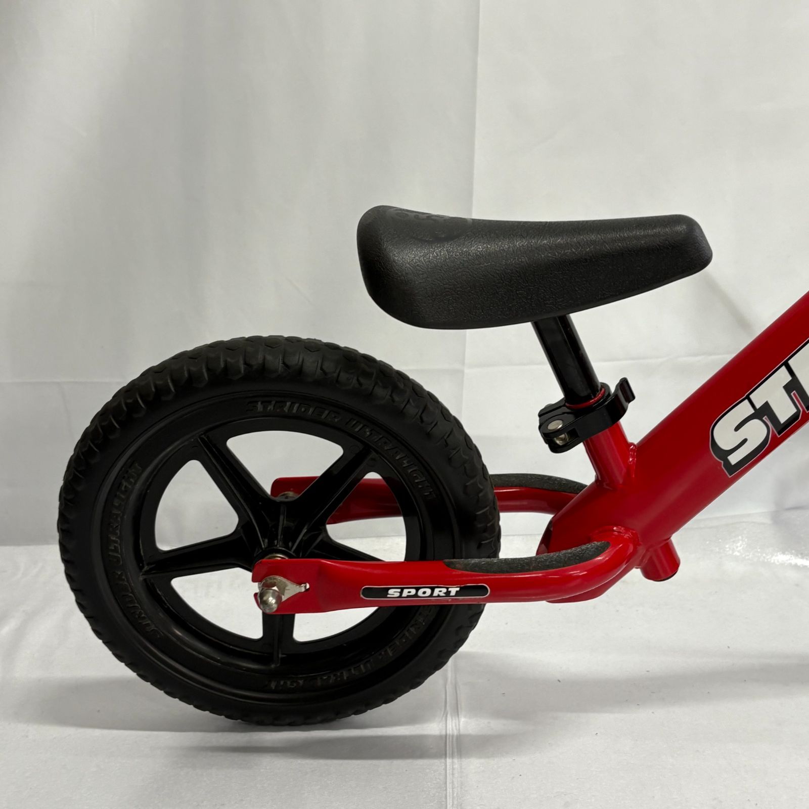 大人気カラー STRIDER 12 SPORT ストライダー スポーツ バランスバイク