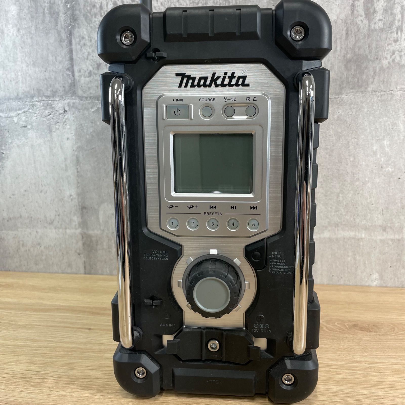 マキタ 充電式ラジオ makita MR103 バッテリー無し - メルカリ