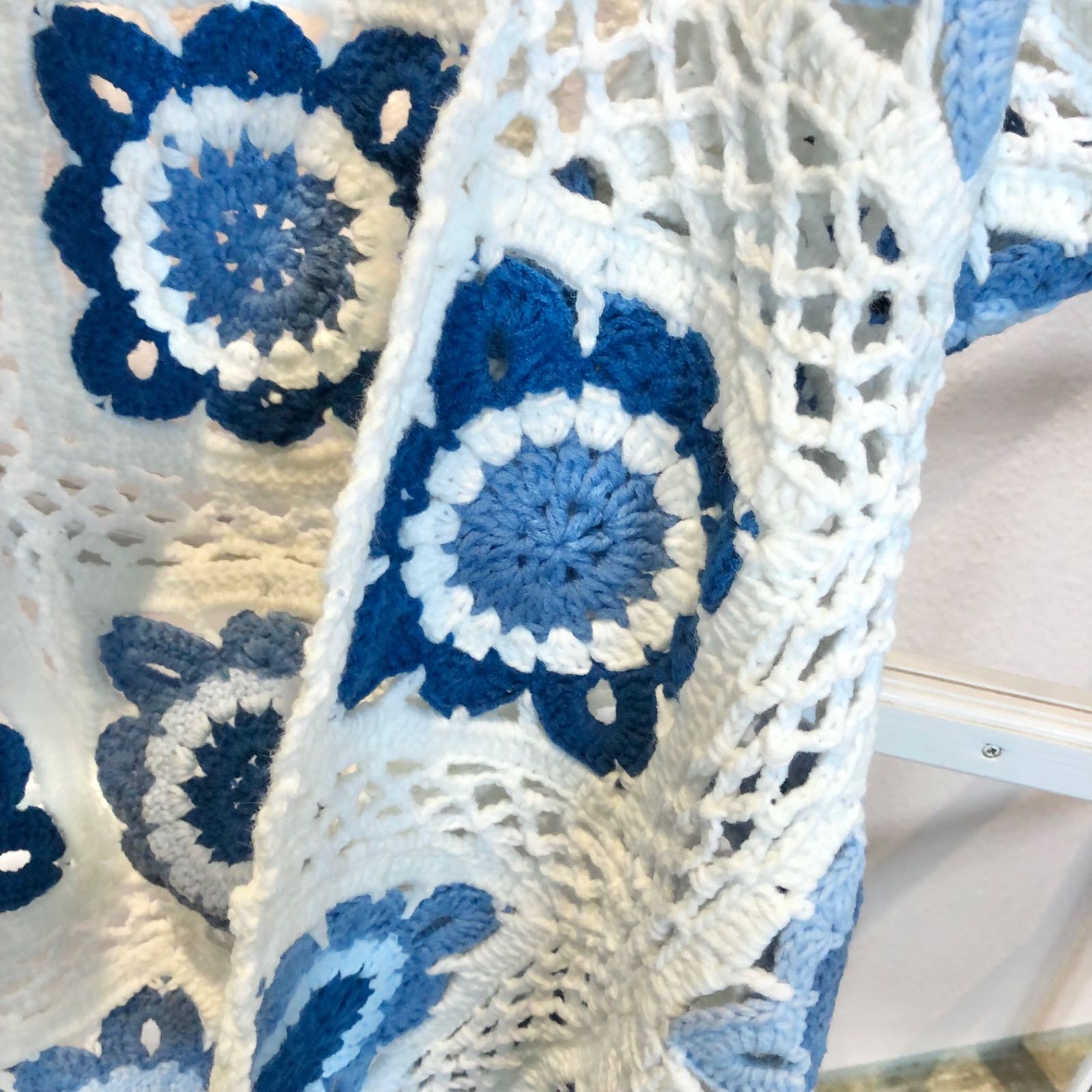 ホワイト 青 花柄 モチーフ編みマルチカバーブランケットハンドメイド