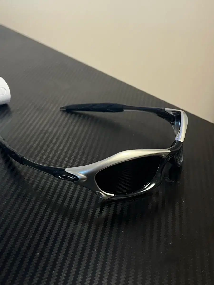 OAKLEY