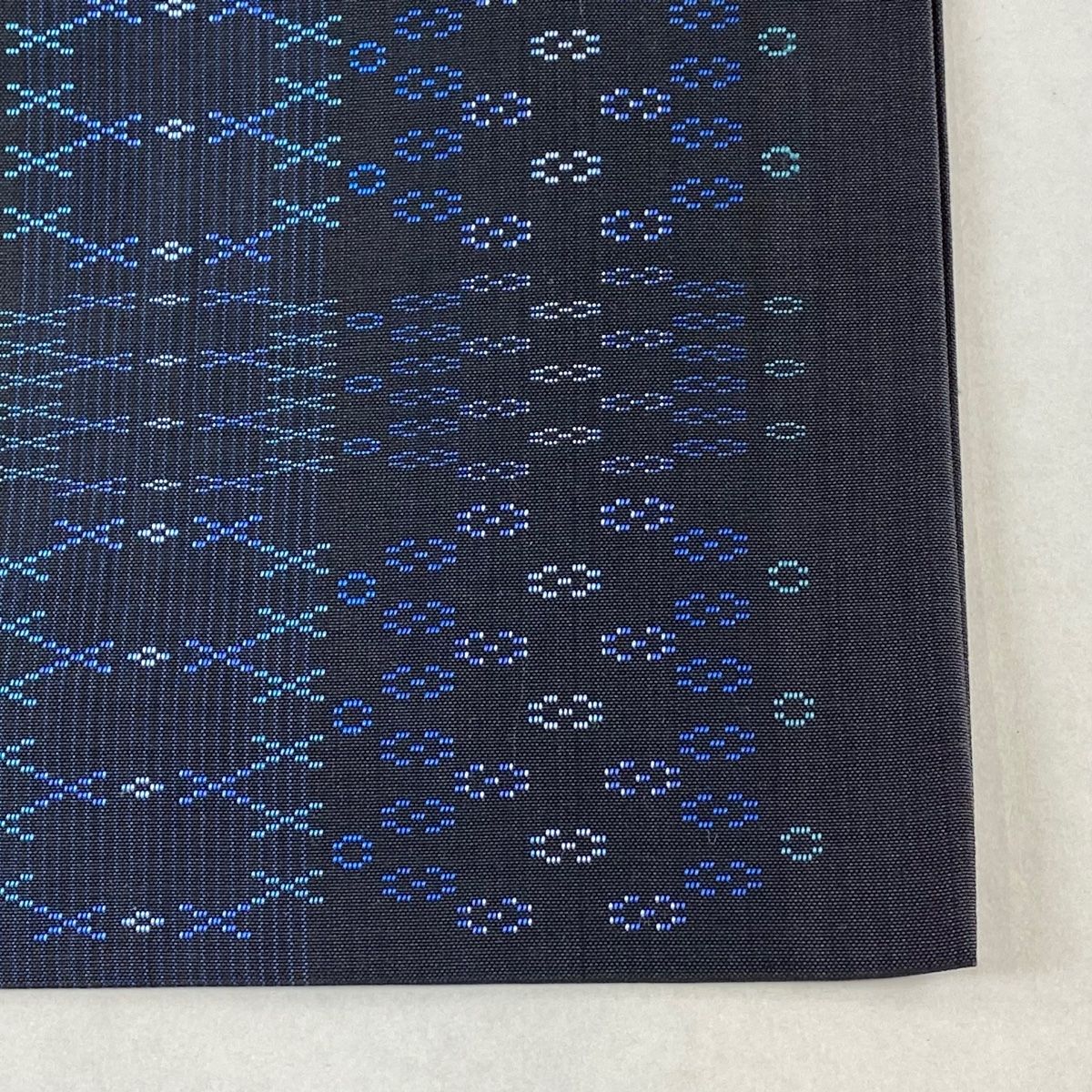 名古屋帯 美品 逸品 証紙 知花花織 幾何学模様 紺色 正絹 【中古
