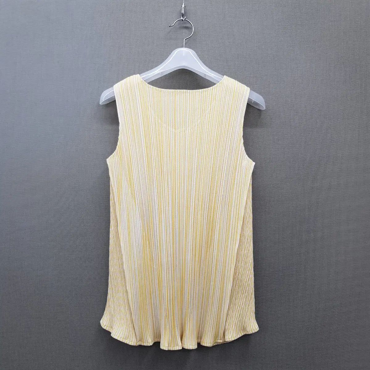 ISSEY MIYAKE(イッセイミヤケ) ノースリーブ プリーツ トップス 3 