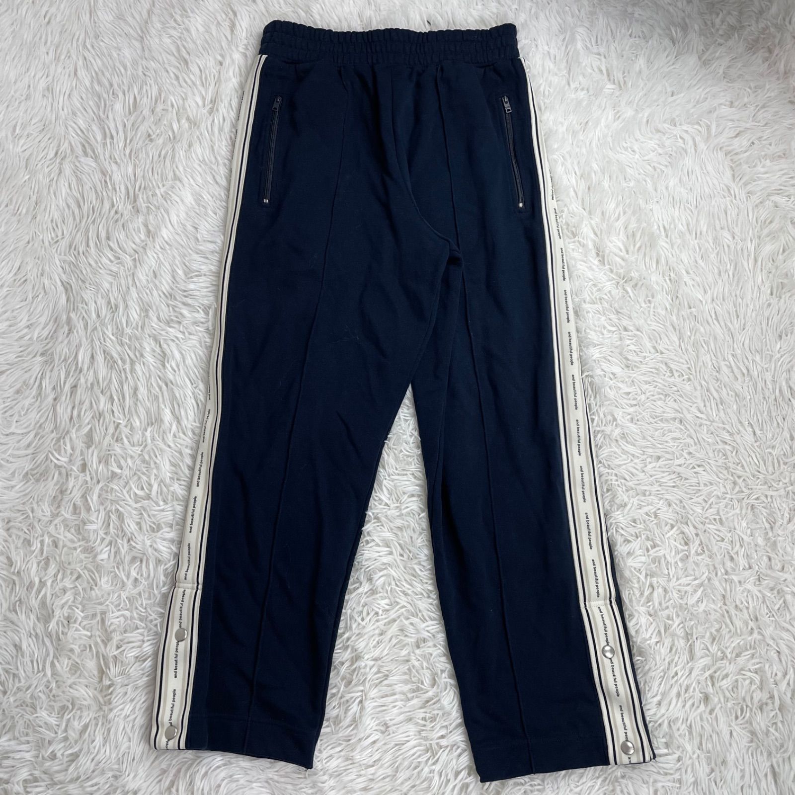 トラックパンツ