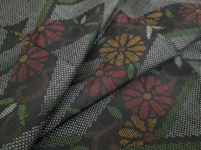 平和屋着物●本場大島紬　7マルキ　松皮菱草花文　正絹　逸品　DAAW5911ud 平和屋着物○本場大島紬 7マルキ 松皮菱草花文 正絹 逸品 DAAW5911ud