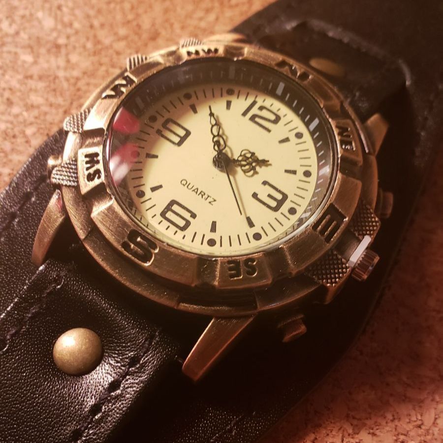 ★プラダ レザー 時計モチーフ ブレスレット バングル ブラック レザー★ ブラック、Mサイズ) シンプルな本革ブレスレット 2サイズ レザー