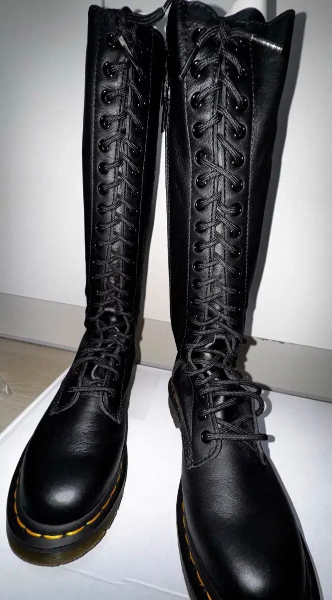 DR. MARTENS