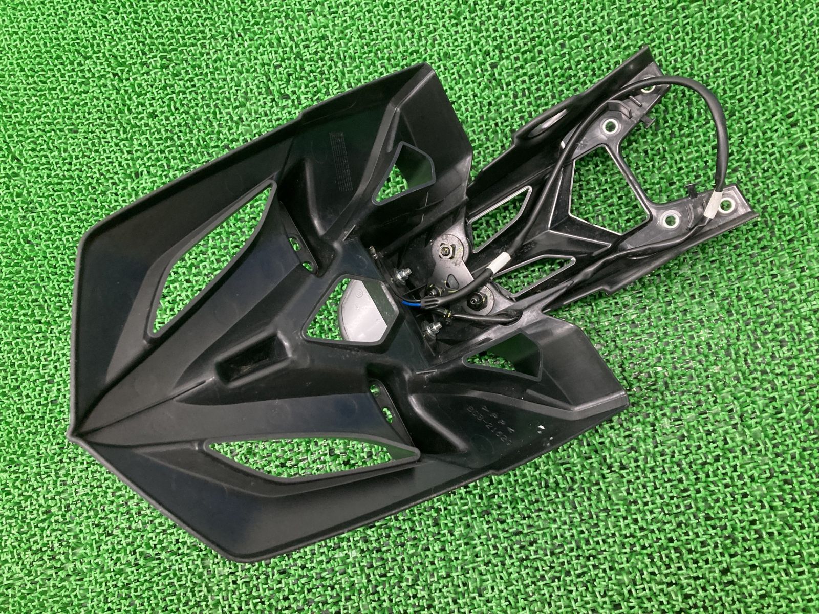 専用！！ ヤマハ発動機 MT-09 リアフェンダー BS2-21629 ヤマハ 純正 中古