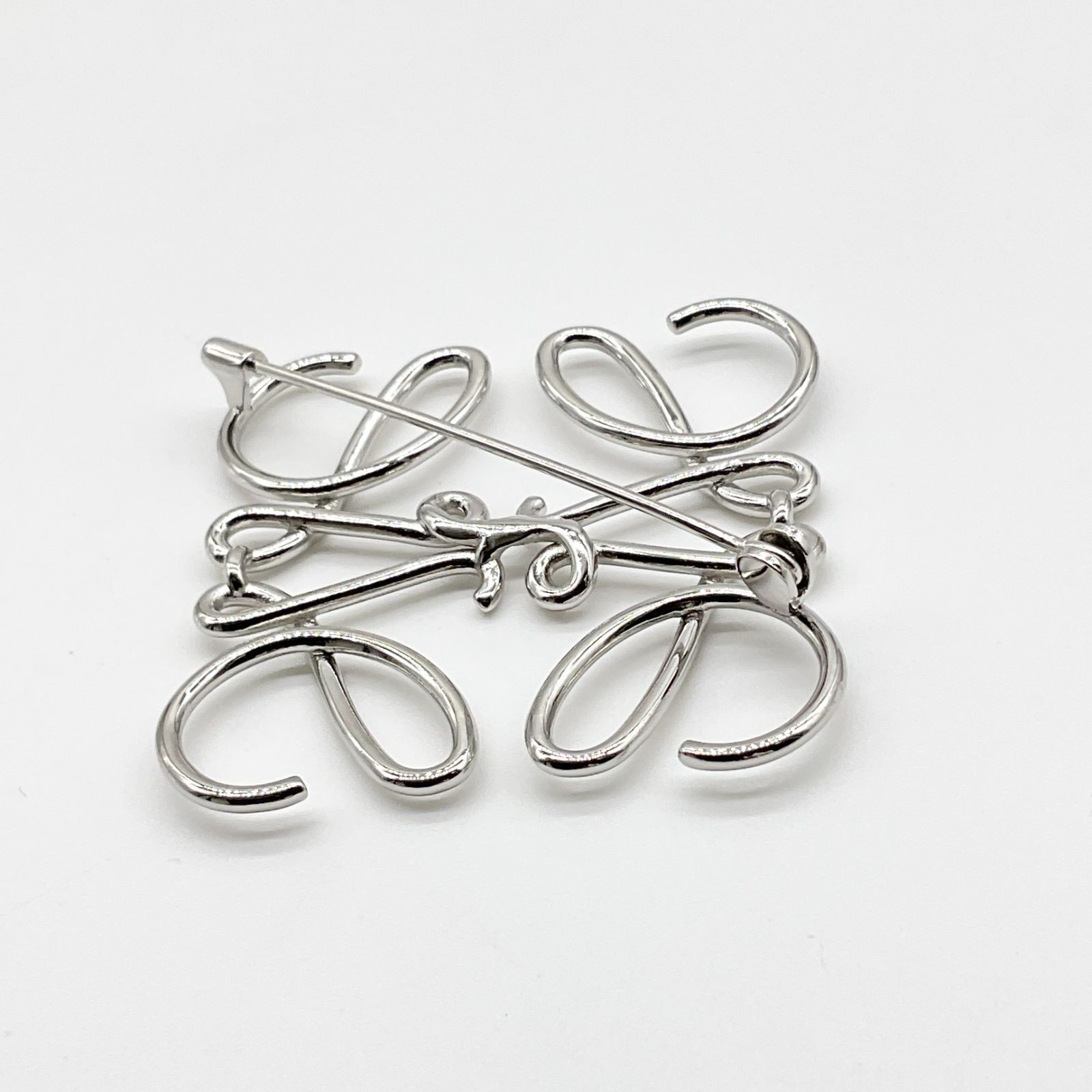 ロエベ ブローチ シルバー アナグラム 美品 ロゴ