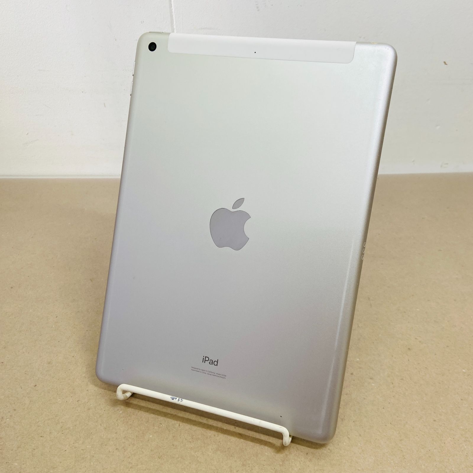 バッテリー最大容量93% iPad 第7世代 Wi-Fi Cellular 32GB MW6C2J|A C3714 60サイズ発送