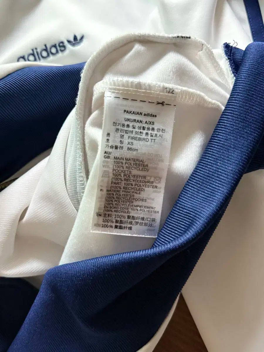 バッジ トラック