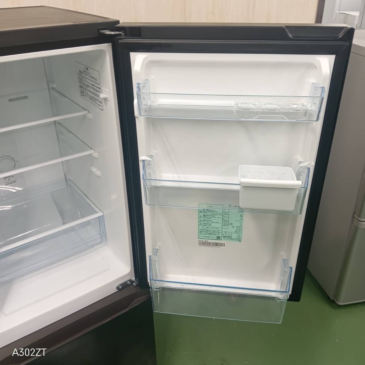 85 ブラックカラー 2025年製 大きめサイズ 冷蔵庫 162L 100L強 小型 一人暮らし 同棲使用も 右開き WWW_KANDAIZUMI_COM