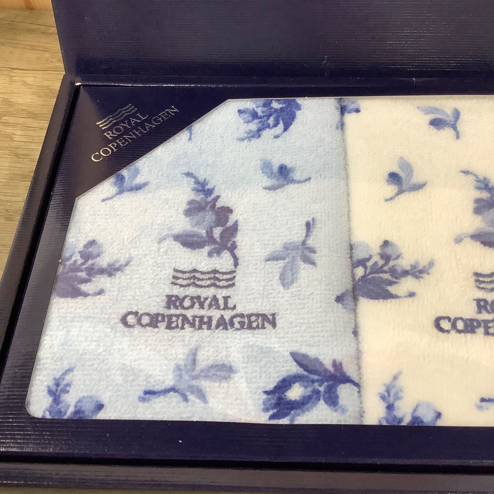 ジャンク品　未使用　箱付き　ロイヤルコペンハーゲン　ROYAL COPENHAGEN タオルセット　花柄　白　青　B299