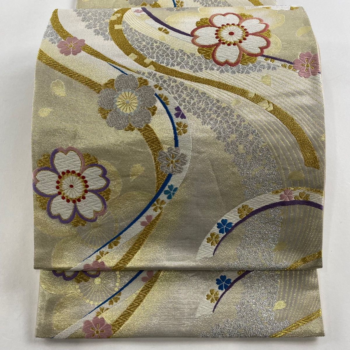 袋帯 美品 逸品 振袖向き 桜 流水 金銀糸 箔 金色 六通 正絹 中古 