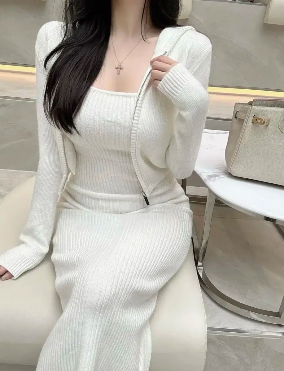 ウェイビーショールーム セットアップ 白 ベージュ