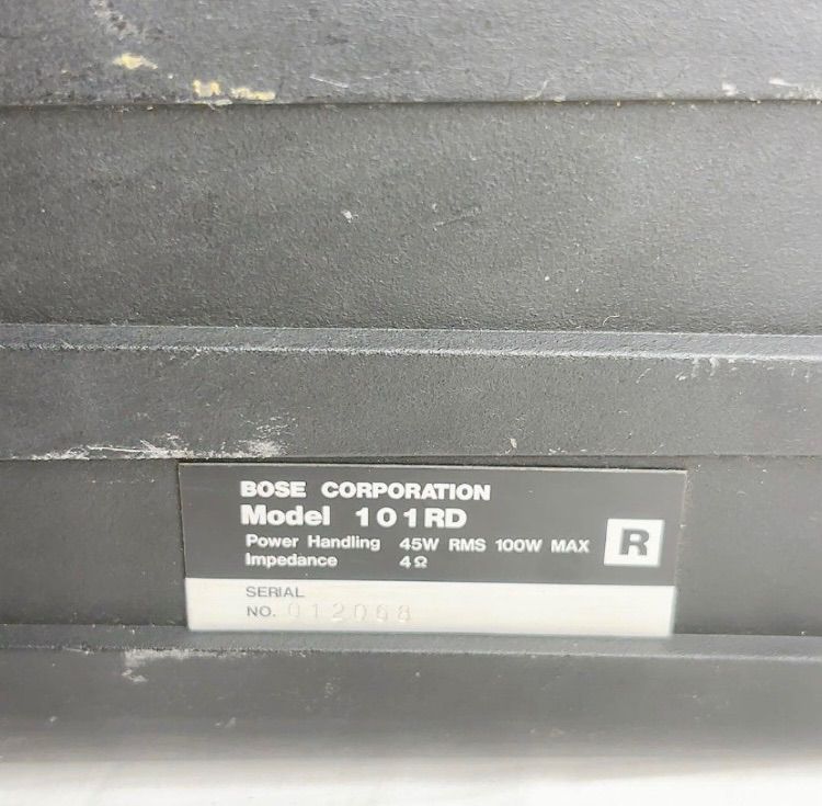 車載リア据置型スピーカー 車内