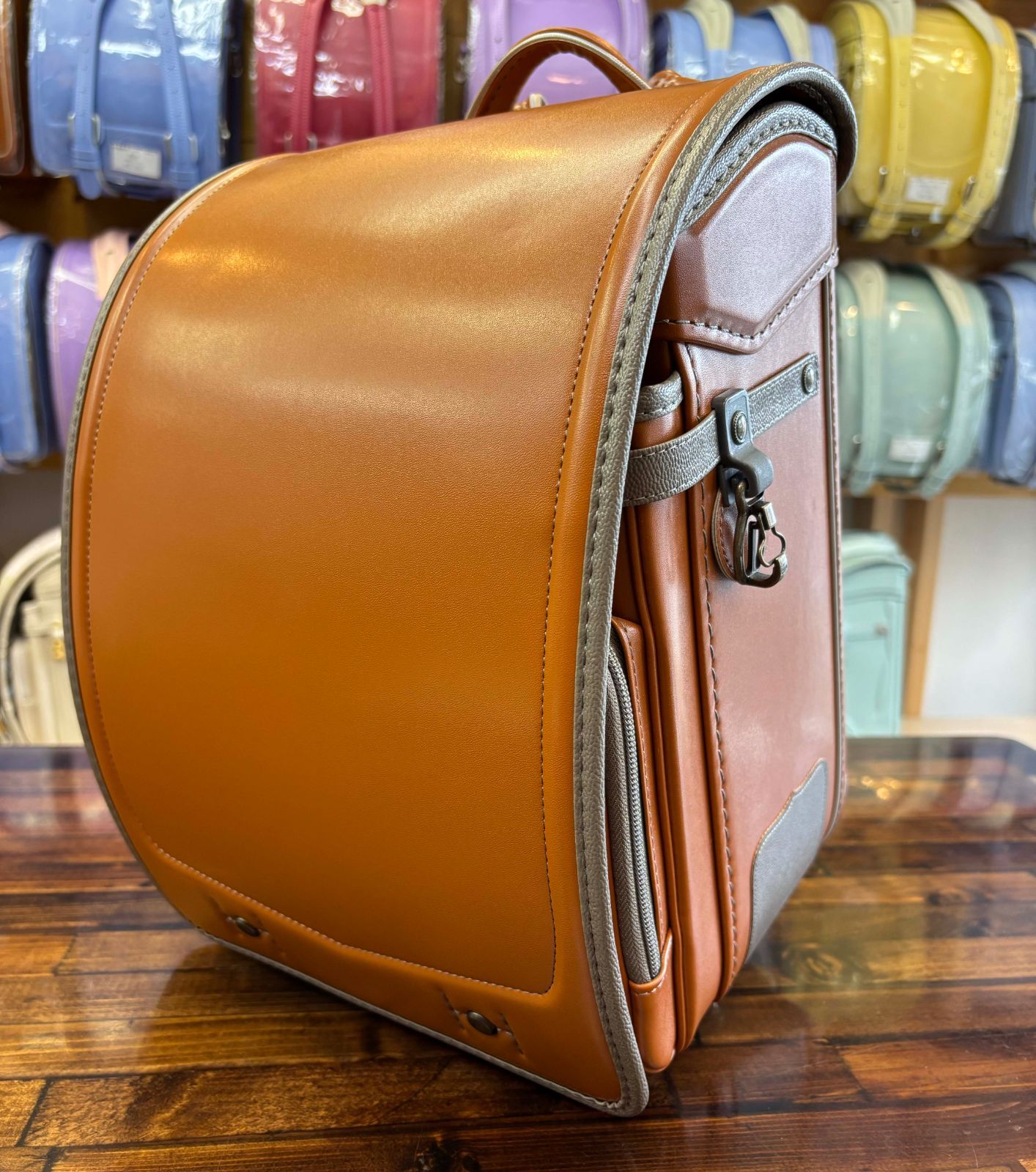 アウトレット品 ユーロスタイル キャメル|グレージュ 榮伸 エイシン フィットちゃん背カン搭載 ランドセル