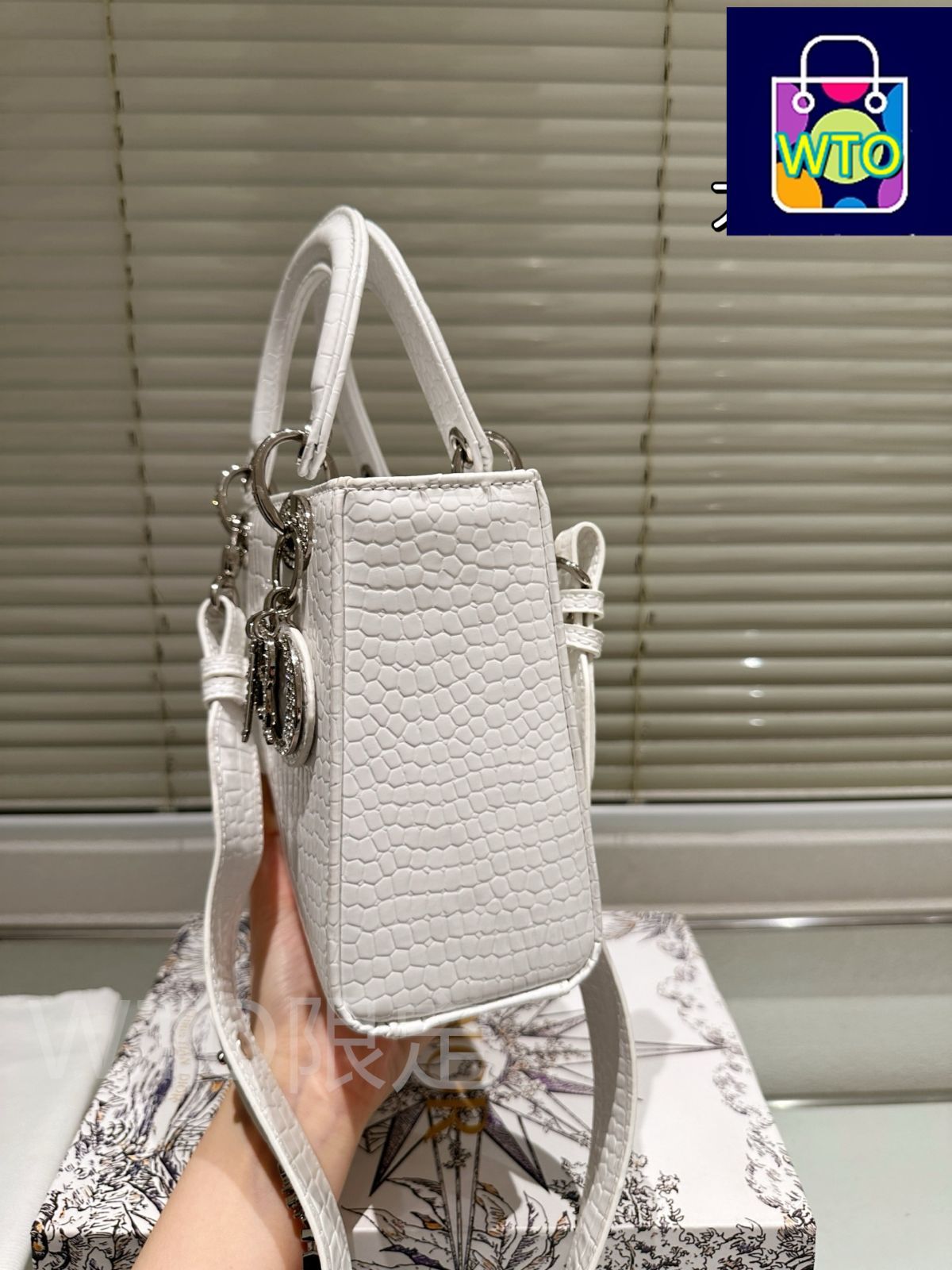 【極美品】DIORディオール ブローチ アクセサリー ゴールド ユニセックス 45714669-1.jpg