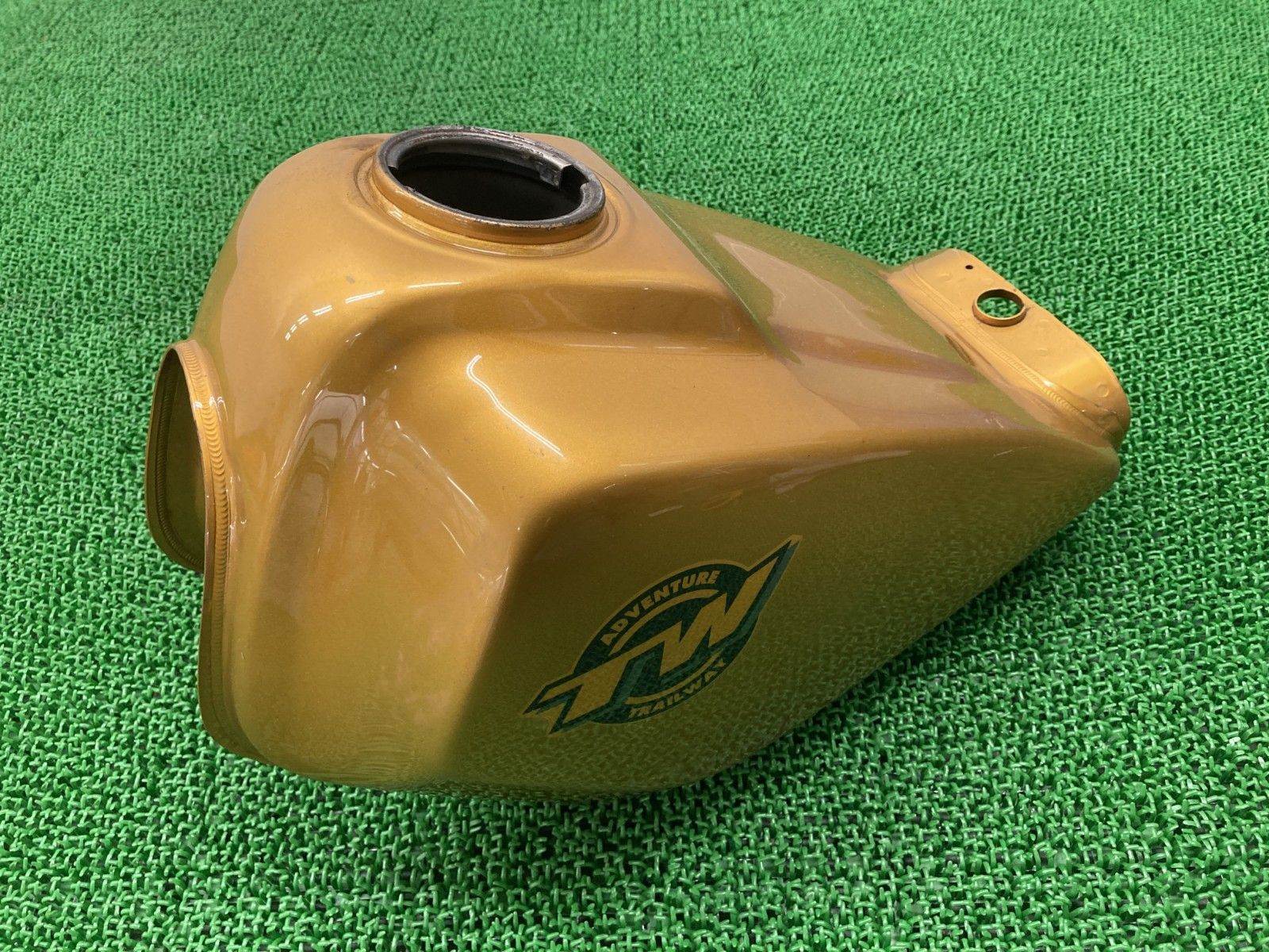 バイク TW200 TW225 タンク 金 2JX ヤマハ 純正 バイク 部品 DG07J