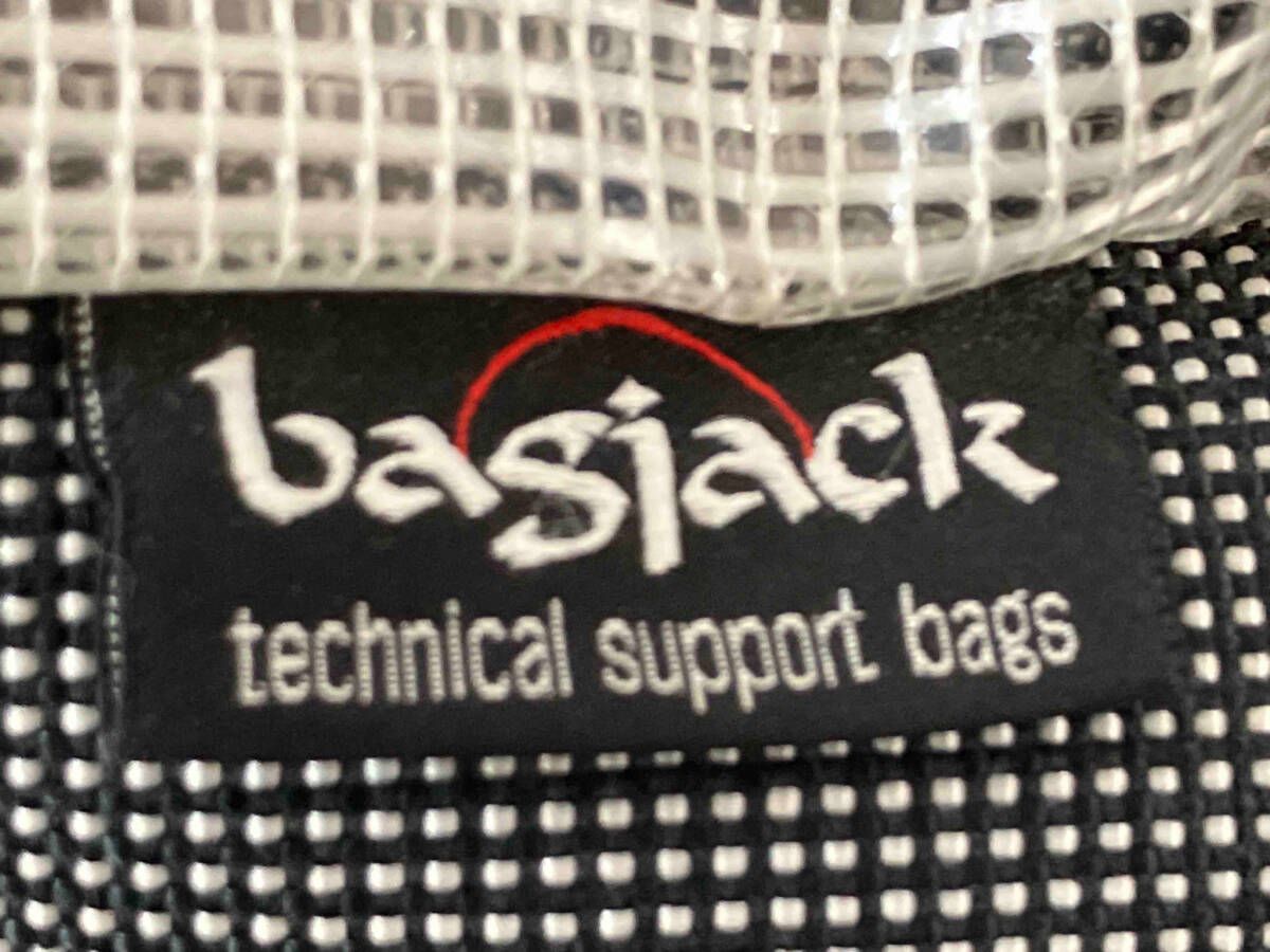 ブラック