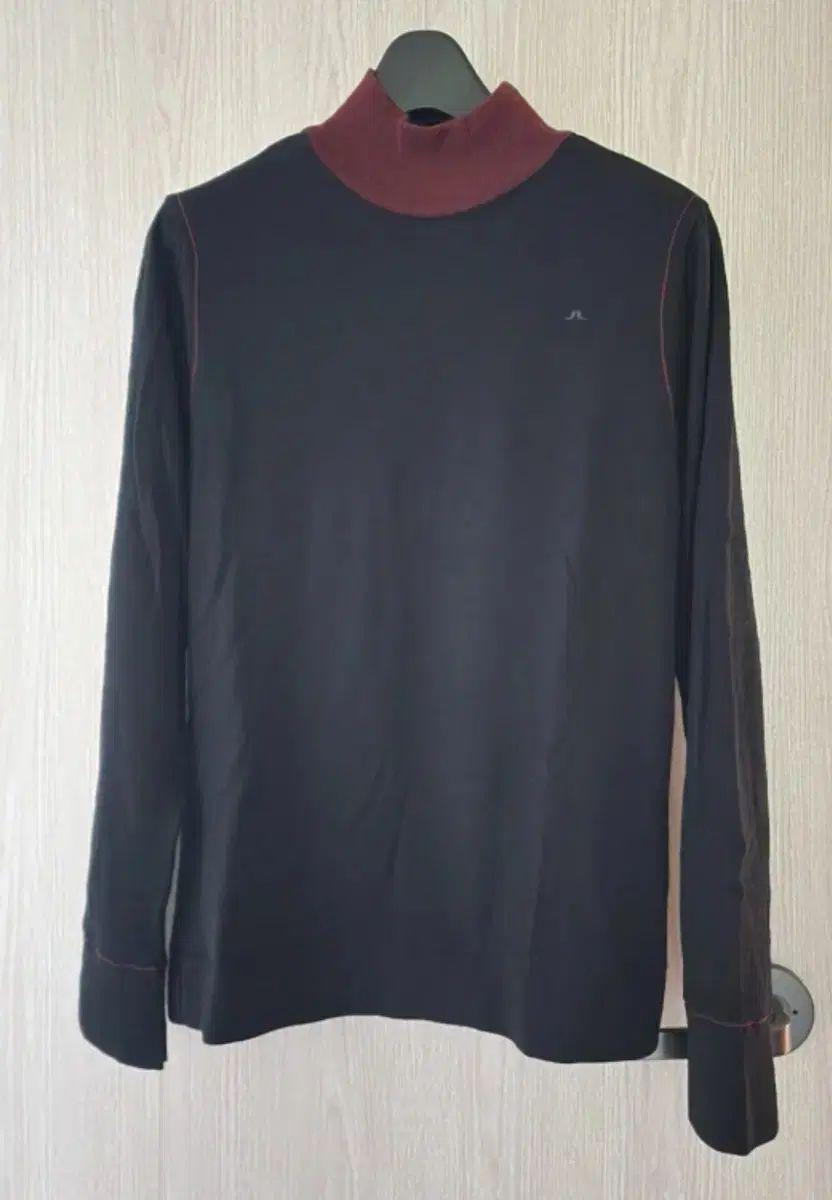 J.LINDEBERG J.リンドバーグ ブラック タートルネック 防風 ニット M