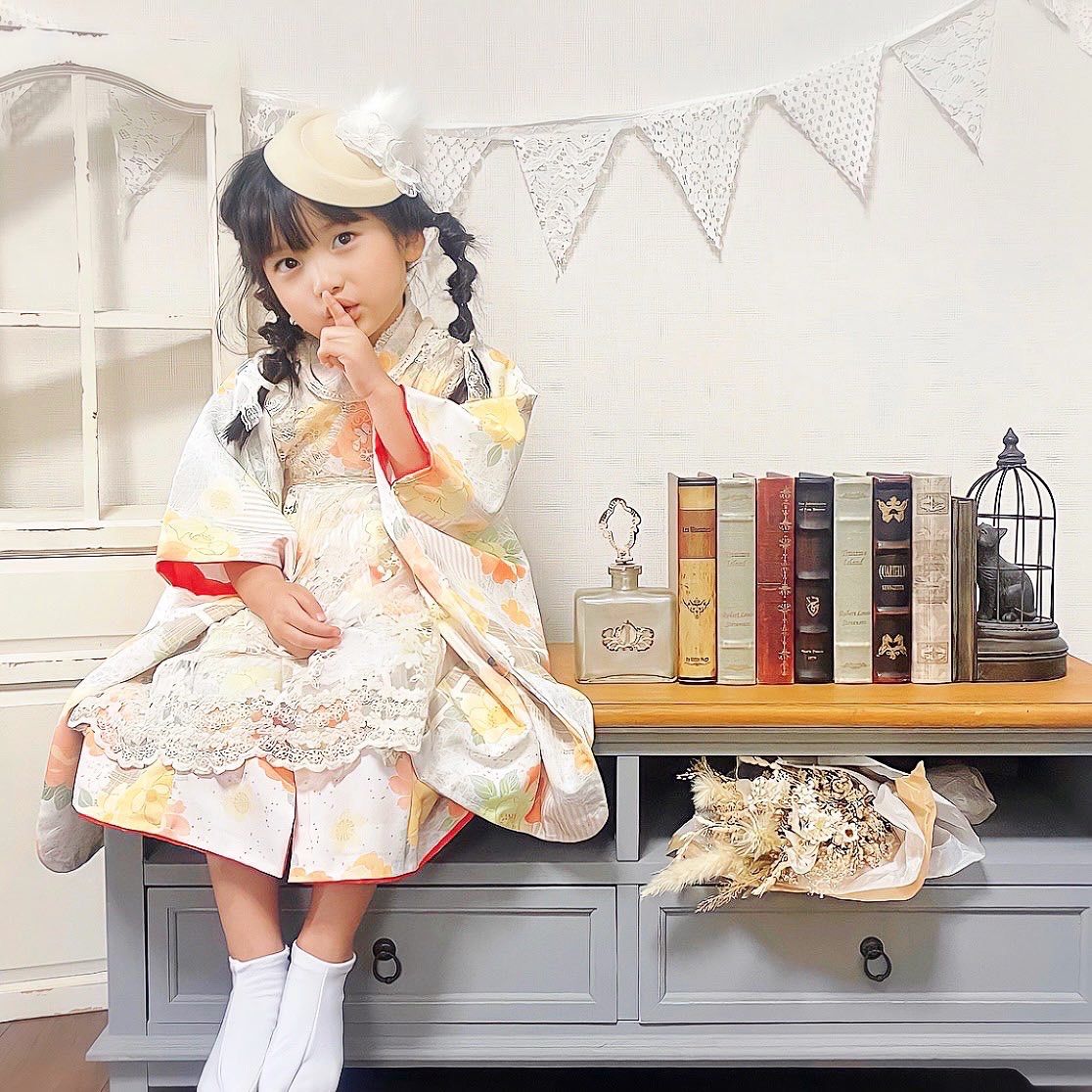 クリーム色ドレス　7才用　120cm 帽子・手首の飾り付　ドレッシー　豪華　美品 クリーム色ドレス7才用120cm 帽子・手首の飾り付ドレッシー豪華美品