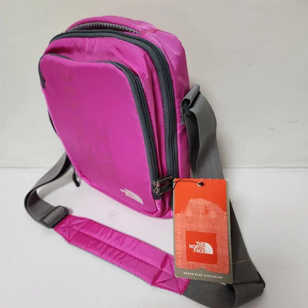 新品 THE NORTH FACE(ザ・ノース・フェイス) クロスボディバッグ
