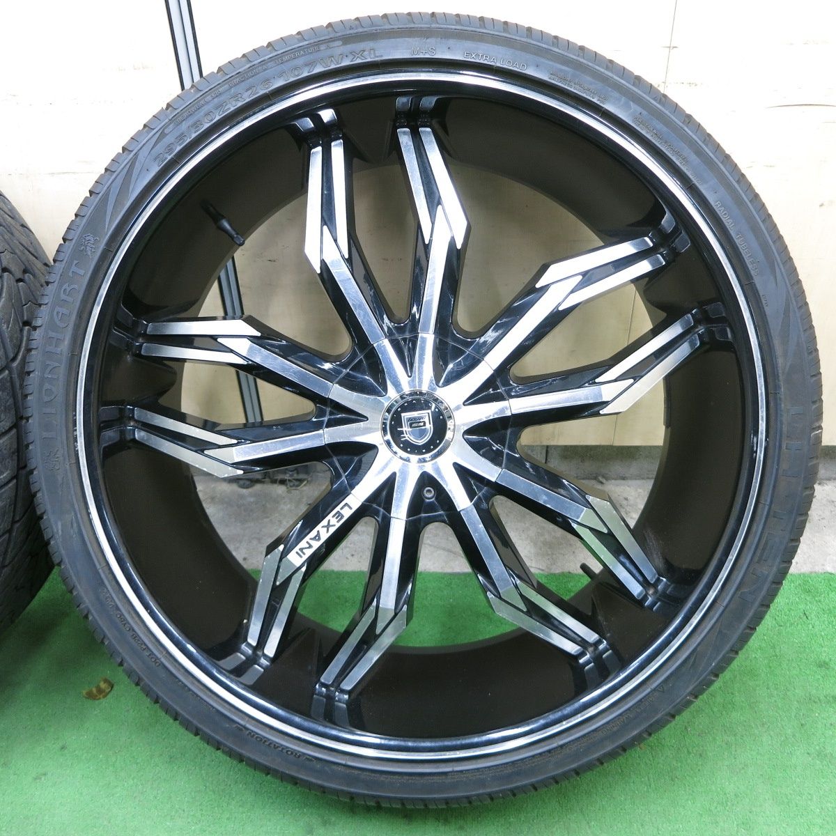 バリ溝 9.5分 LEXANI DW657 295 30R26 ライオンハート LH-TEN レクサーニ 26インチ PCD139.7 5H 5082301ナノ FFCRYSTALESIA_COM