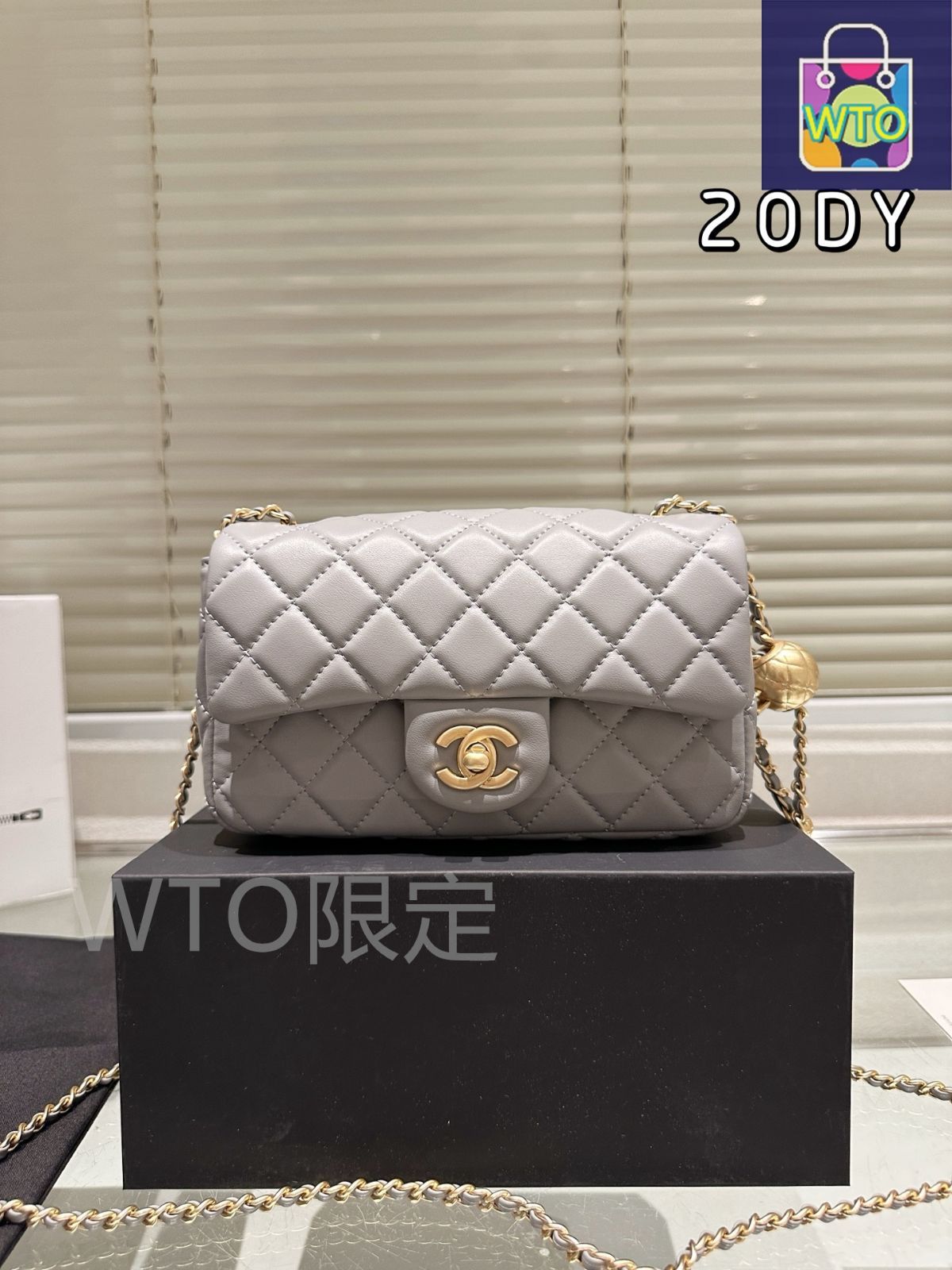 CHANEL  小サイズ　2024限定ギフト袋　100点セット 今日特価】Chanel Gold Ball Square Flap × ～小羊皮 ゴールド