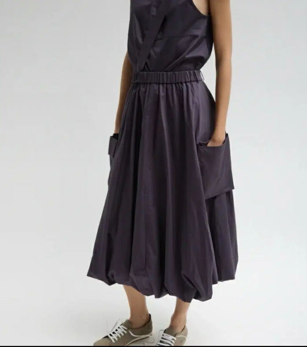 Tibi バルーン 片方サスペンダー スカート