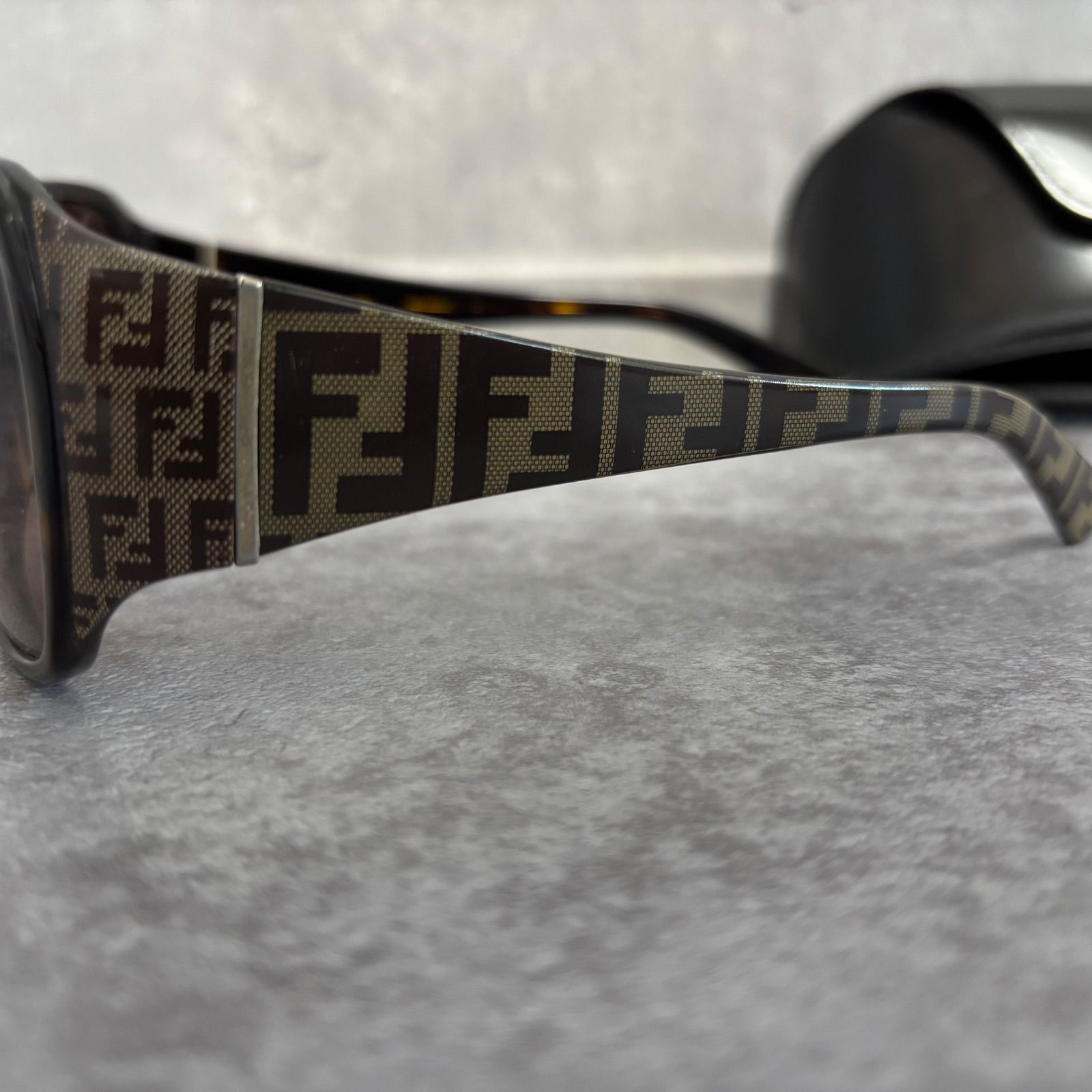 ◆FENDI　フェンディ◆ロゴ付き　サングラス　ケース付き FENDI フェンディ FFロゴ サングラス ケース付