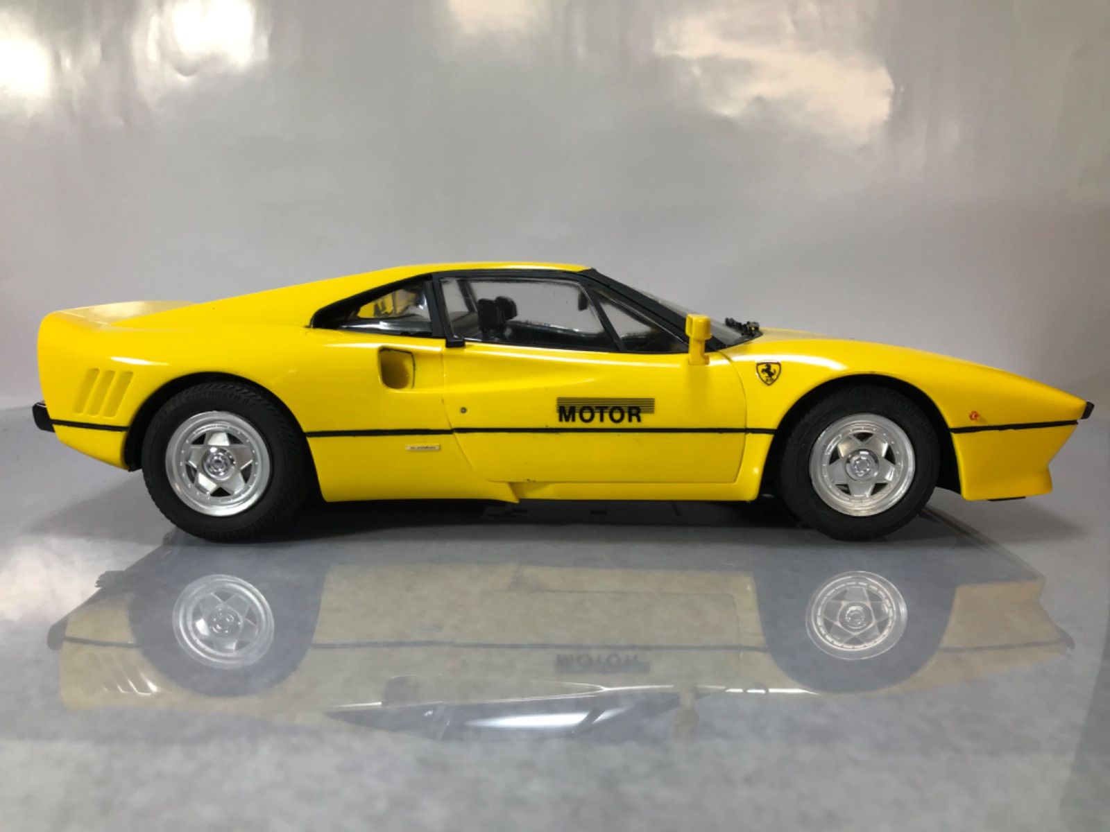 フェラーリ288GTOイエロー フジミ1/16エンスージアストモデルの完成品