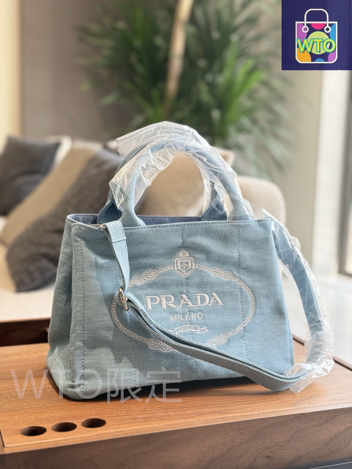 PRADA デニムポーチ 小型 美品】PRADA 化粧ポーチ デニムポーチ - メルカリ