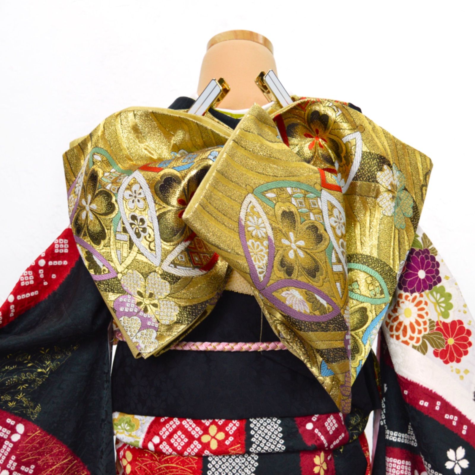 美品》正絹 振袖フルセット SS〜Mサイズ 成人式 金駒刺繍 黒地 古典