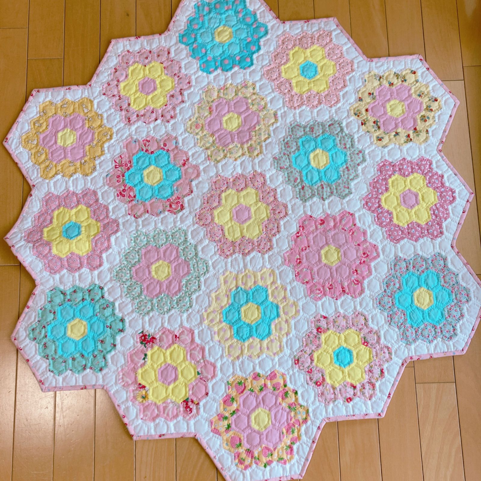 本物 おばあちゃんの花園キルト（ホワイト） おばあちゃんの花園