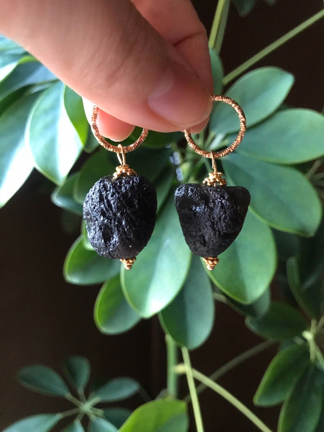 チンターマニストーン原石ペンダントトップ