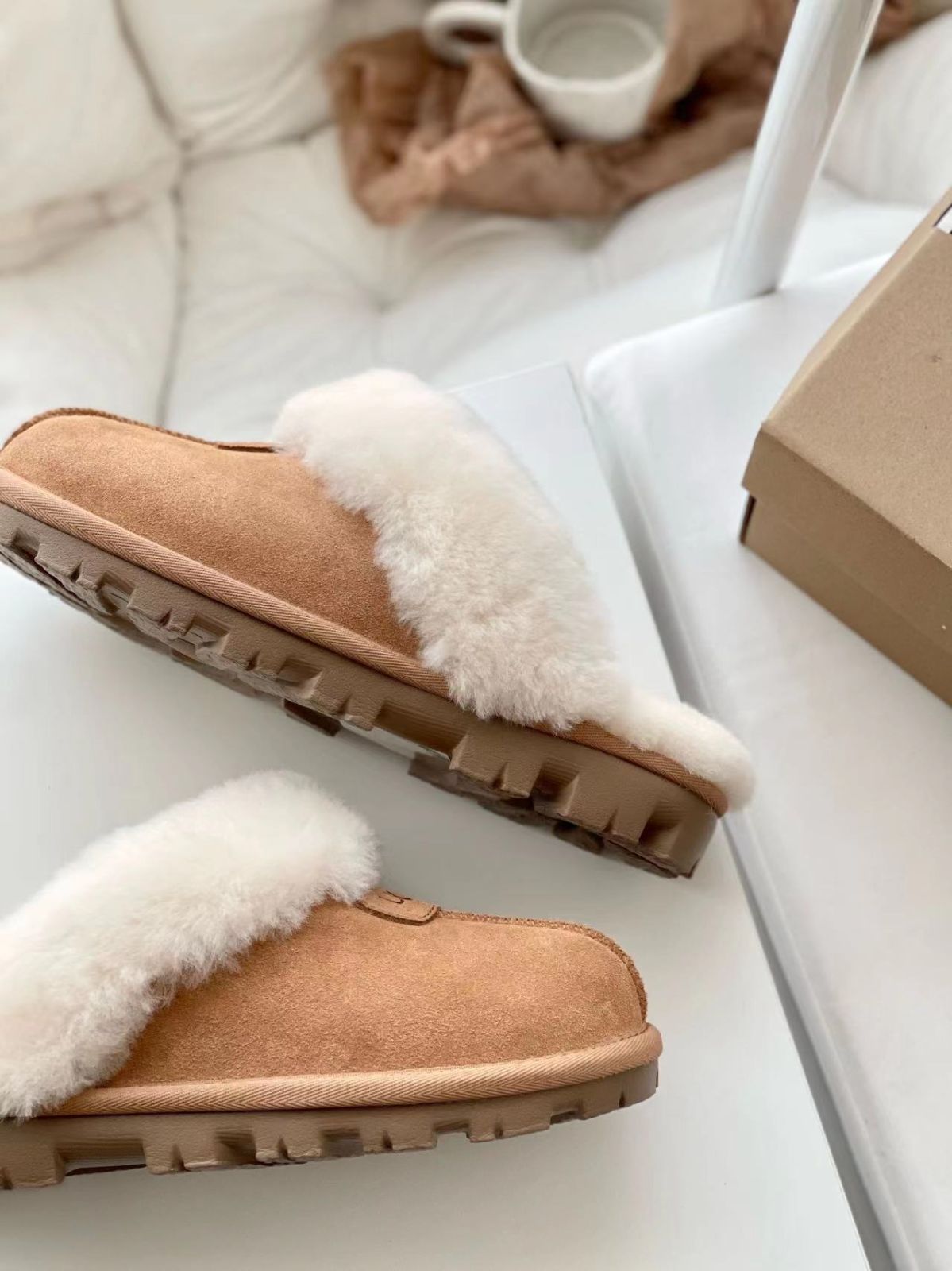 UGG アグ サンダル ファー スリッパ サボ コケット - メルカリ