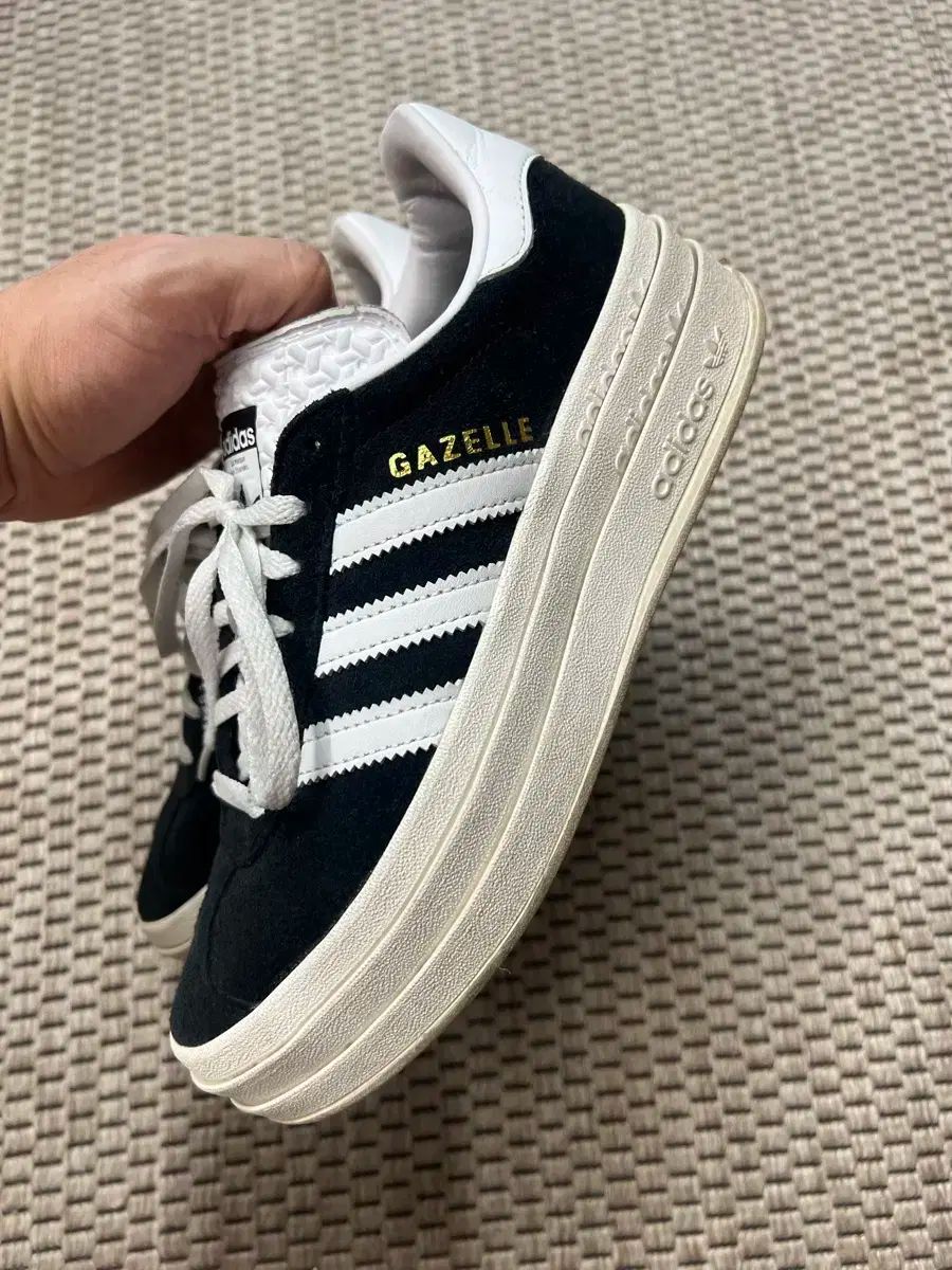 adidas(アディダス) ガゼル ボールド 黒 220 adidas ガゼル