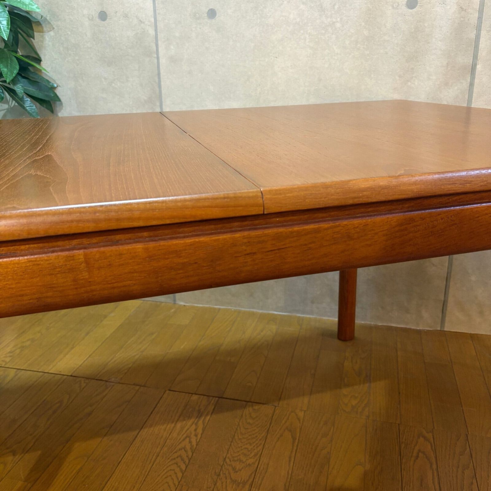 統一感のある VINTAGE White-Newton ホワイト＆ニュートン 伸長式ダイニングテーブル チーク 1970年代 UKヴィンテージ