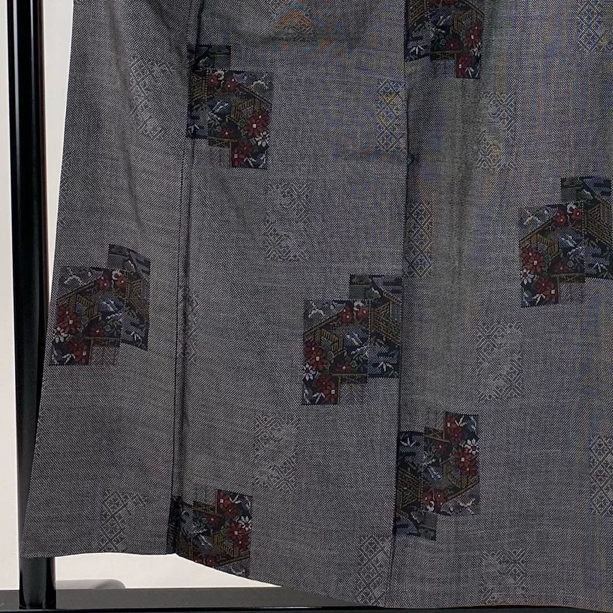 紬 身丈155cm 裄丈64cm M 袷 草花 家屋 黒灰 正絹 秀品