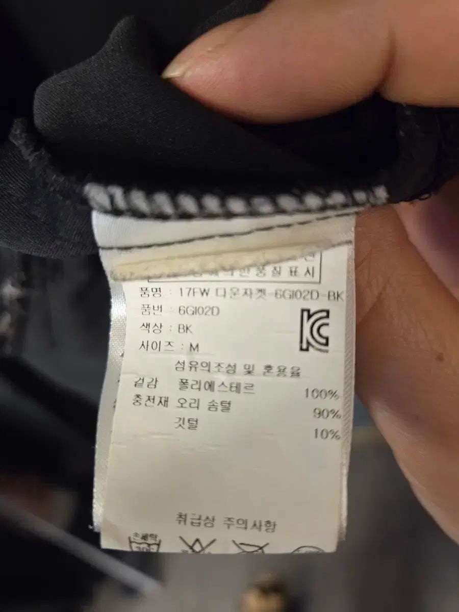 軽量ジップアップ 春