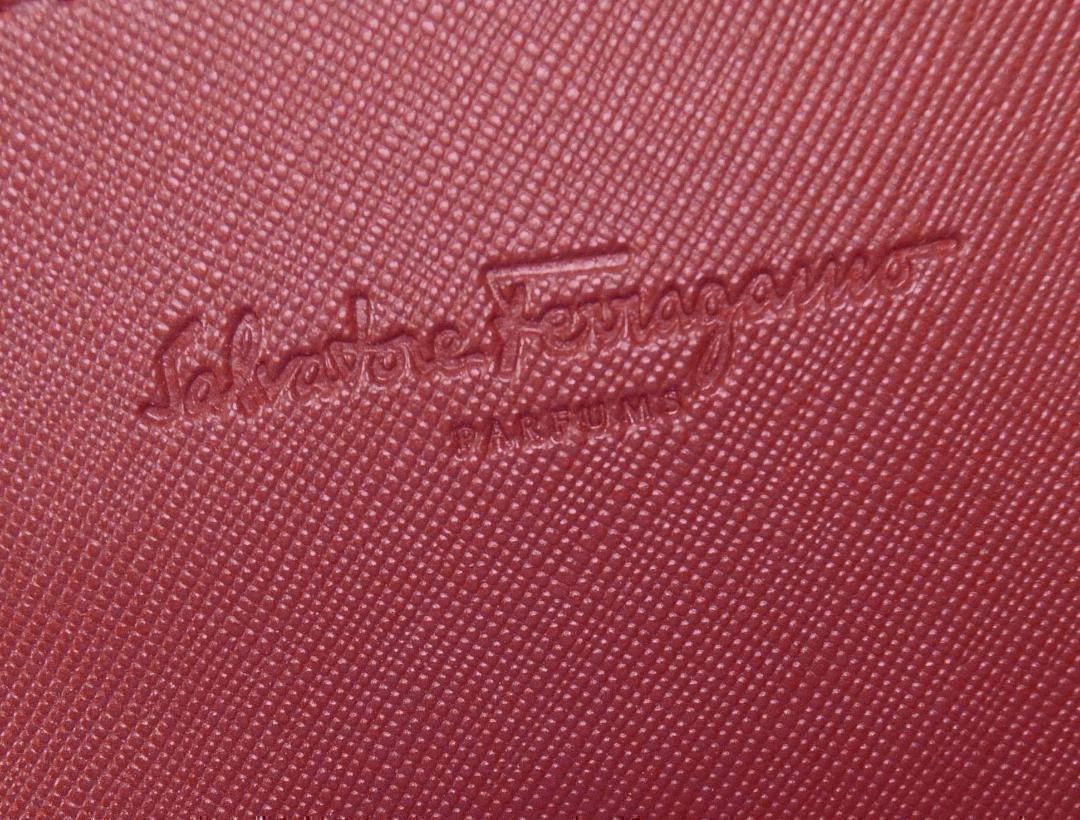 fgp4red 新品未使用本物　Ferragamo フェラガモ　ノベルティポーチ