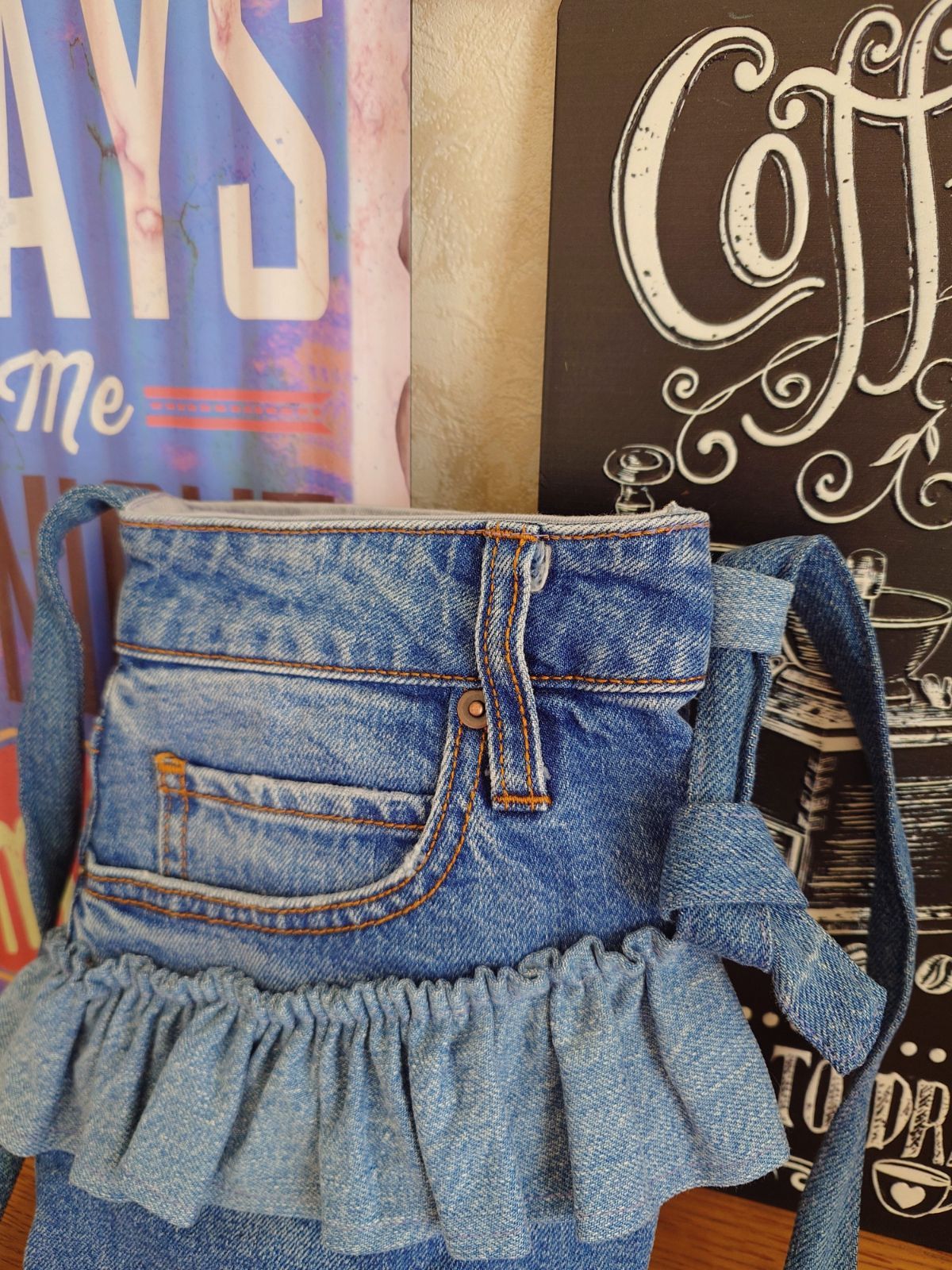 56☆USEDデニムリメイク☆フリルショルダーバッグ☆サコッシュ