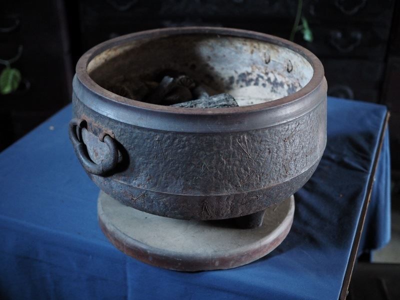 13013です、鉄火鉢、火鉢、大正時代火鉢、鉄製火鉢 アンティーク鉄製火鉢 昭和初期 古録展 送料無料 中古 品番