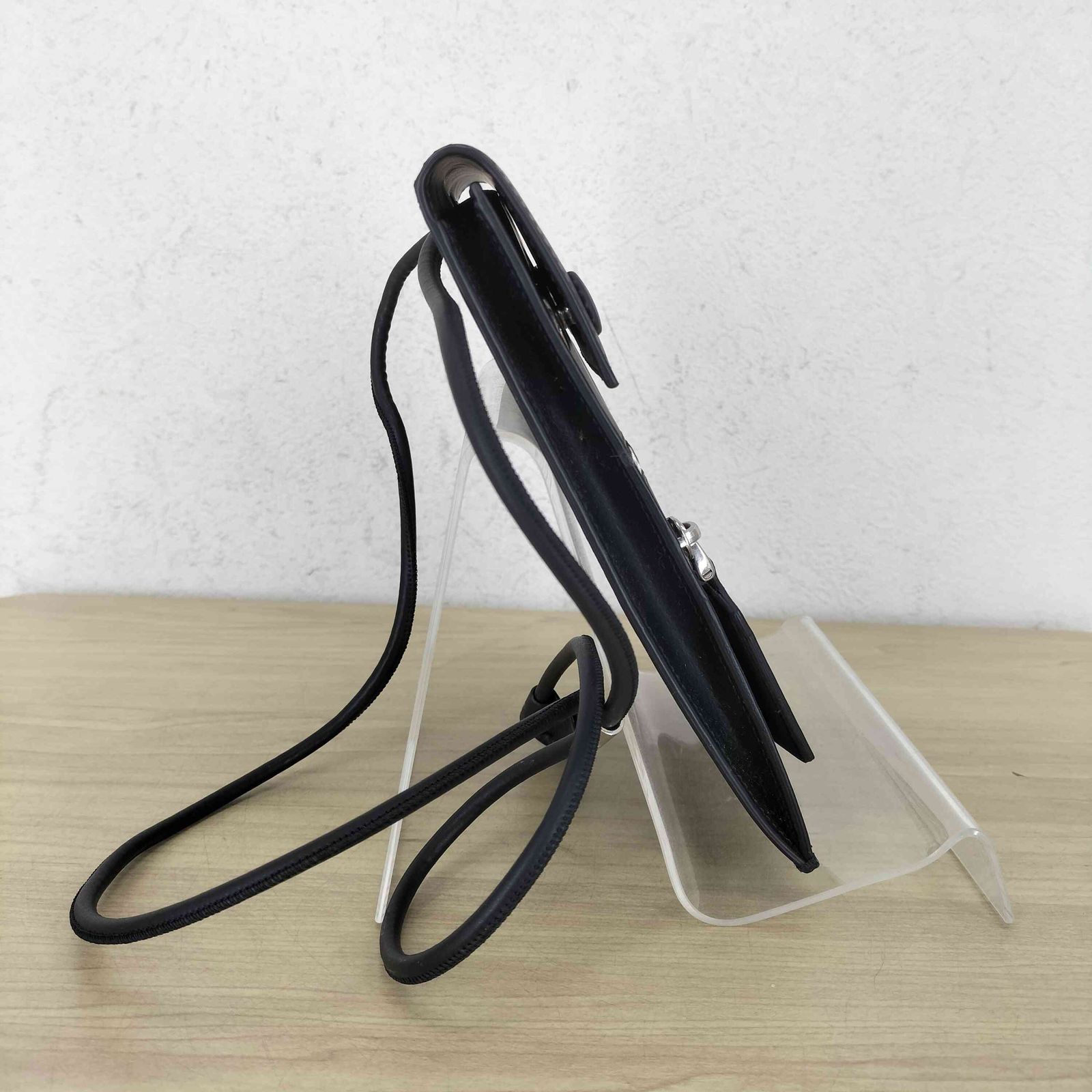 ヴァレンティノガラヴァーニ VALENTINO GARAVANI MADE IN ITALY ネック